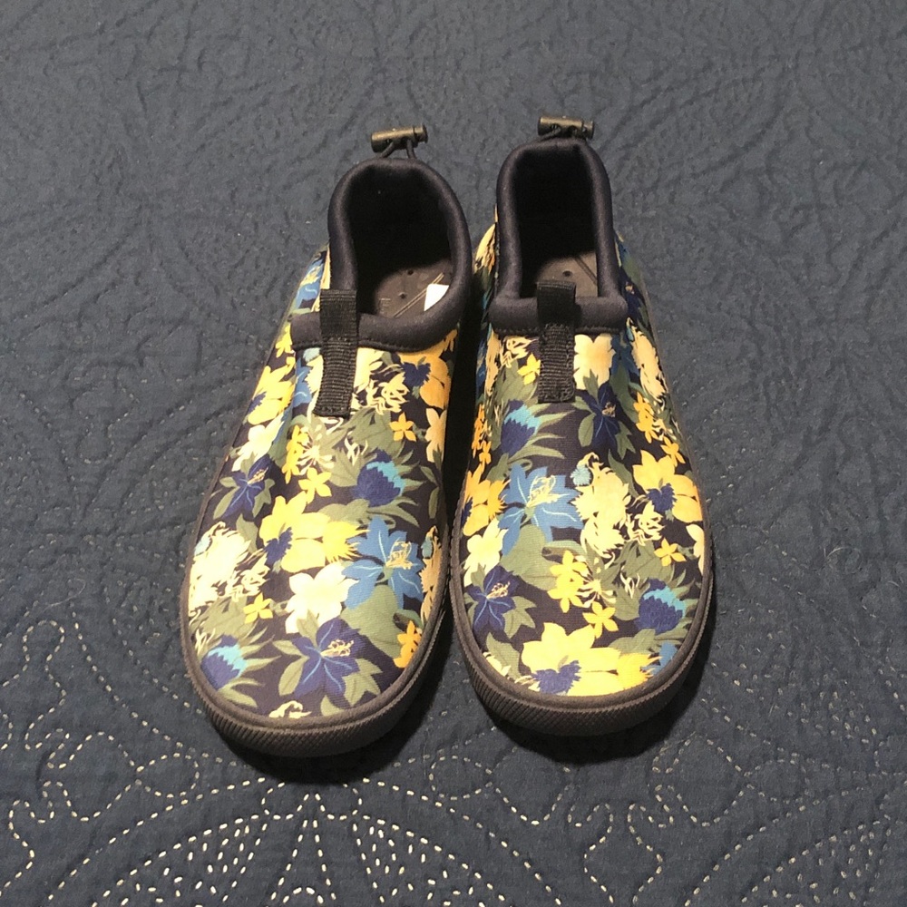 Womens Lands End Water Shoes size 6